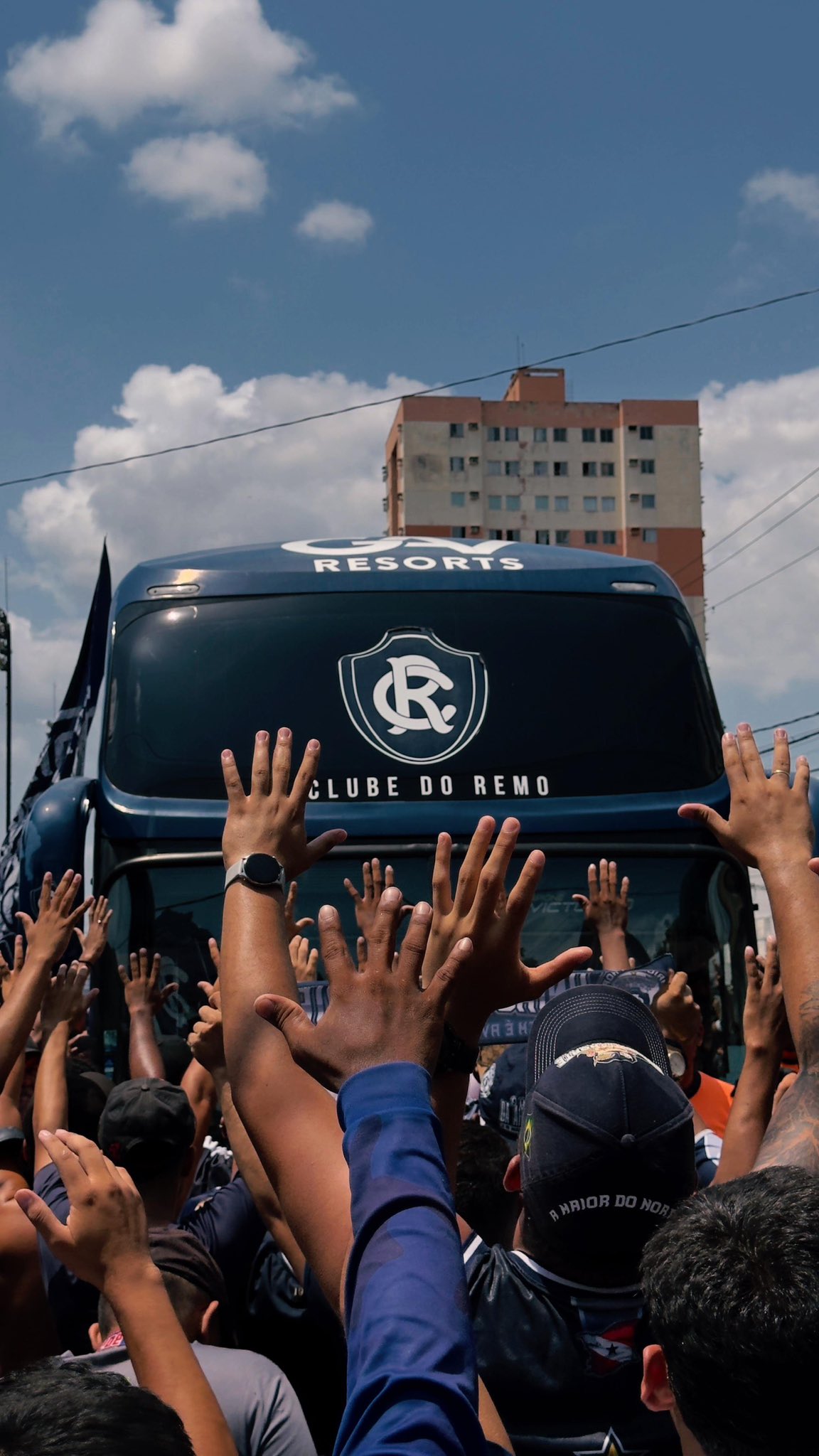 Imagem - Em clima de final, torcida do Remo se despede da delegação com festa no Baenão