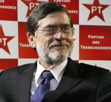 Imagem - Corpo de Paulo Frateschi, ex-deputado do PT morto pelo filho a facadas, é velado na Alesp
