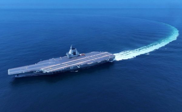 Em meio a competição naval com EUA, China lança novo porta-aviões