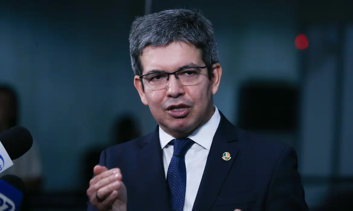 (Randolfe Rodrigues, senador) 