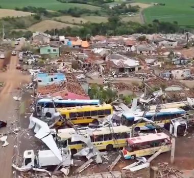 Imagem - Drone mostra destruição em cidade do Paraná e governador decreta estado de calamidade