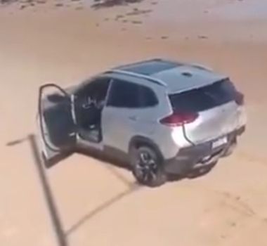 Imagem - Vídeo: motorista perde o controle e veículo invade praia em Mosqueiro
