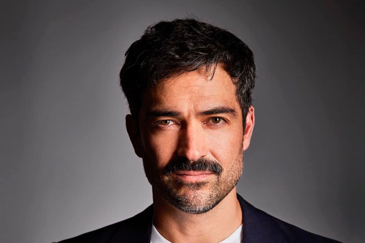 Alfonso Herrera desembarca em Belém para representar refugiados na COP30