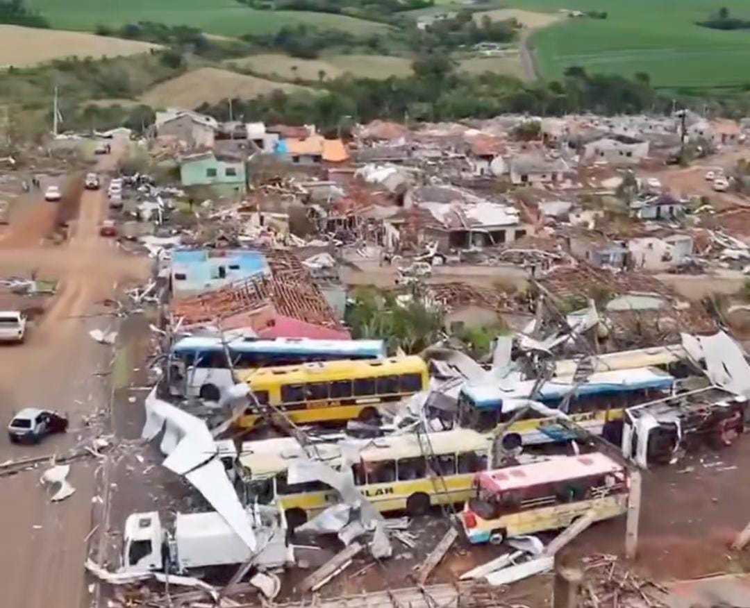 Imagem - Drone mostra destruição em cidade do Paraná e governador decreta estado de calamidade