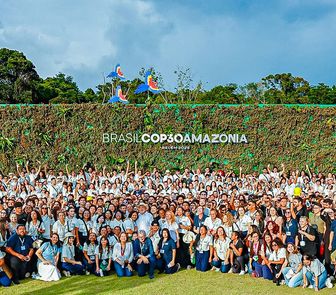 Imagem - Lula se reúne com voluntários da COP30 em Belém