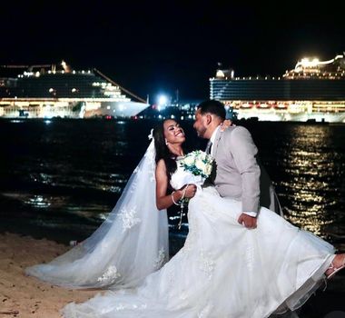 Imagem - Casal faz foto de casamento usando fundo de transatlântico em Belém