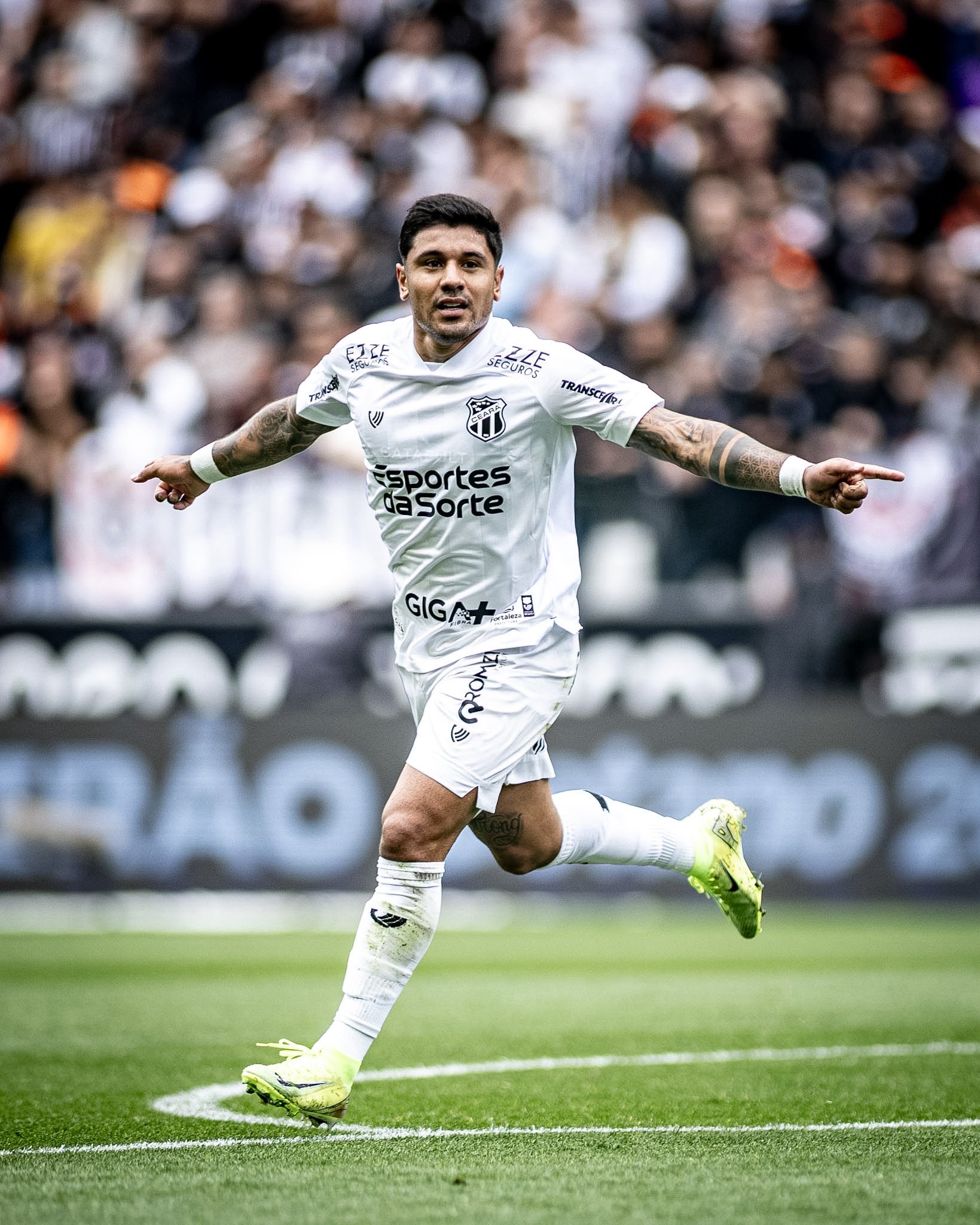 Galeano comemora gol que deu a vitória ao Ceará