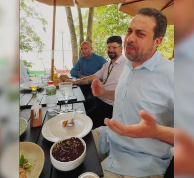 Imagem - Guilherme Boulos 'ensina' como tomar o açaí paraense