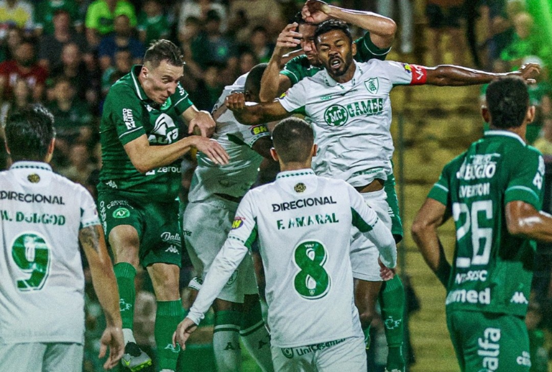Imagem - América-MG vence a Chapecoense na Arena Condá e chega aos 45 pontos na Série B
