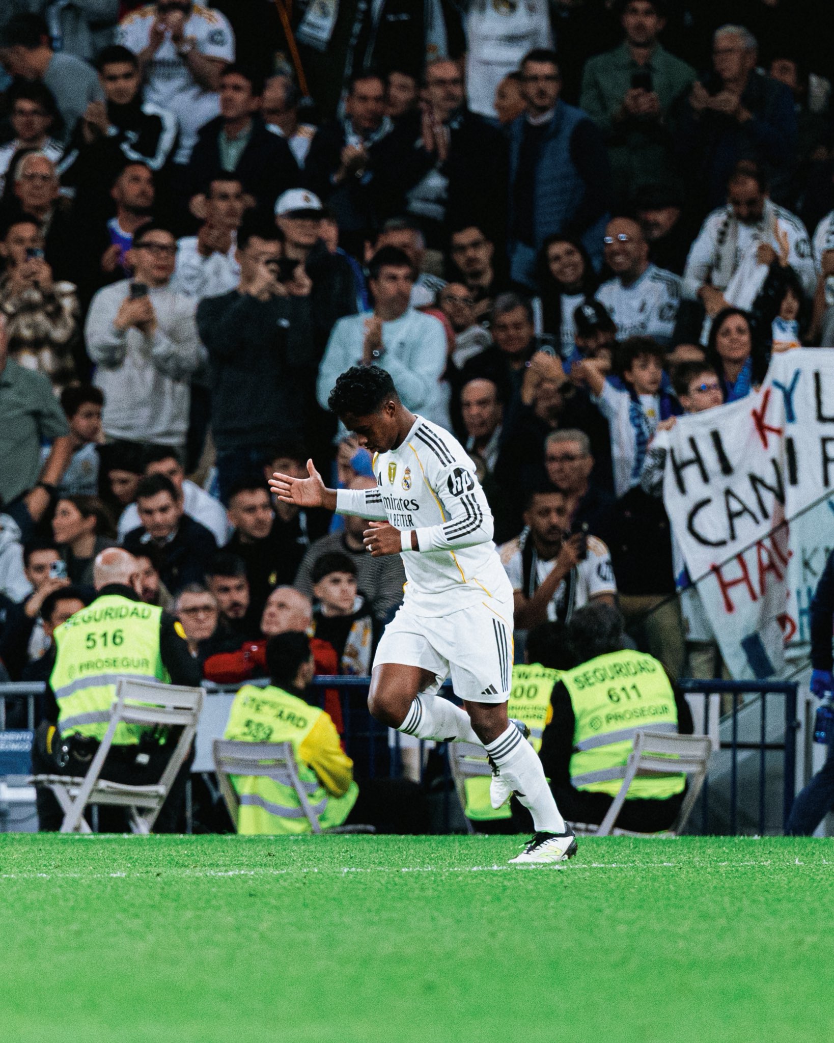 O Real Madrid, por sua vez, não cogita vender o brasileiro