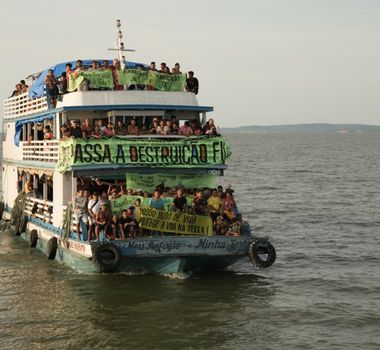 Imagem - Indígenas realizam Barqueata em defesa da floresta na COP30, em Belém