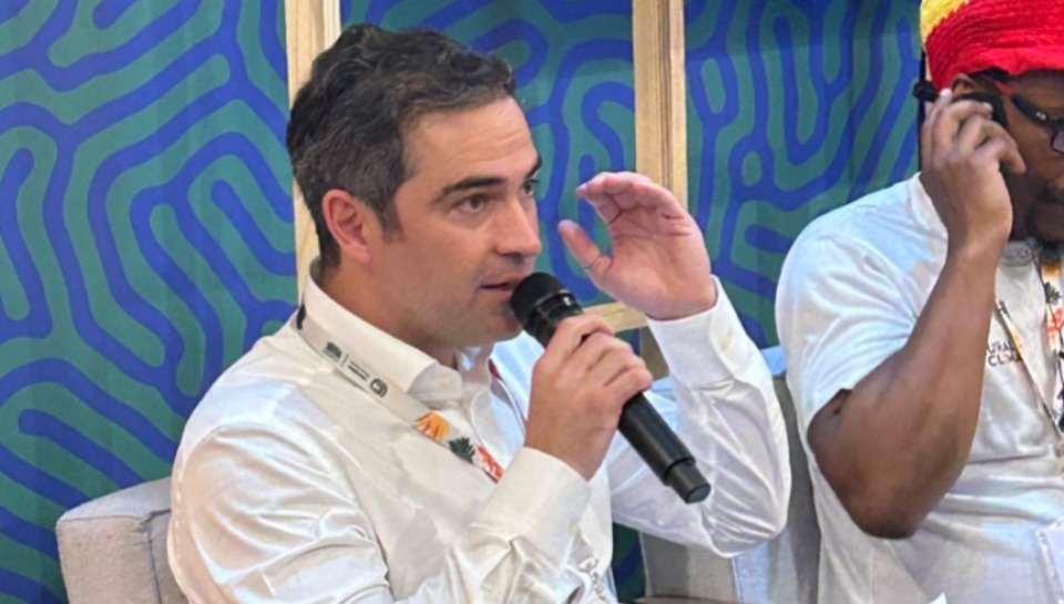 Alfonso Herrera ficou conhecido internacionalmente pelo personagem do Miguel, na série Rebeldes