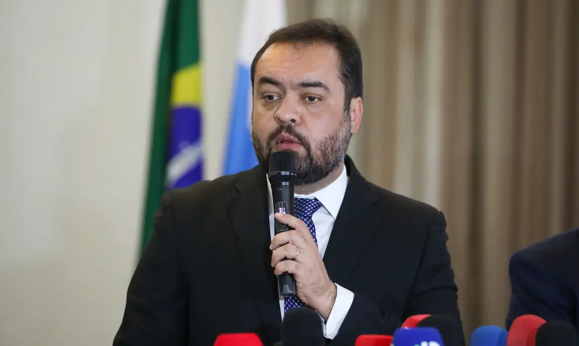 Governador do Rio reafirma posição dura contra o crime organizado e critica quem associa o debate sobre o tema a riscos de intervenção estrangeira
