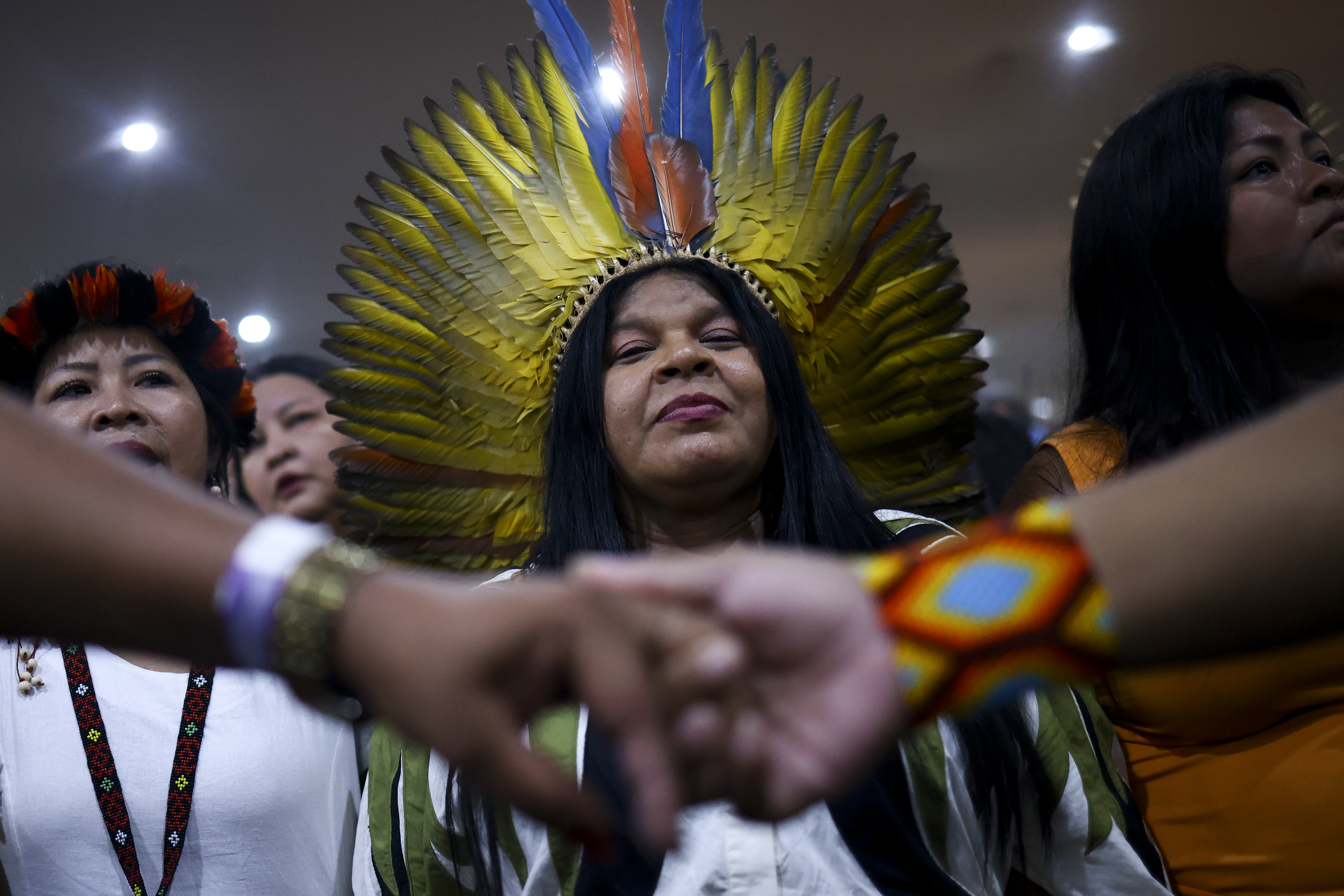 Imagem - Sonia Guajajara celebra recorde de indígenas na COP30 e reforça luta pela demarcação de terras; assista