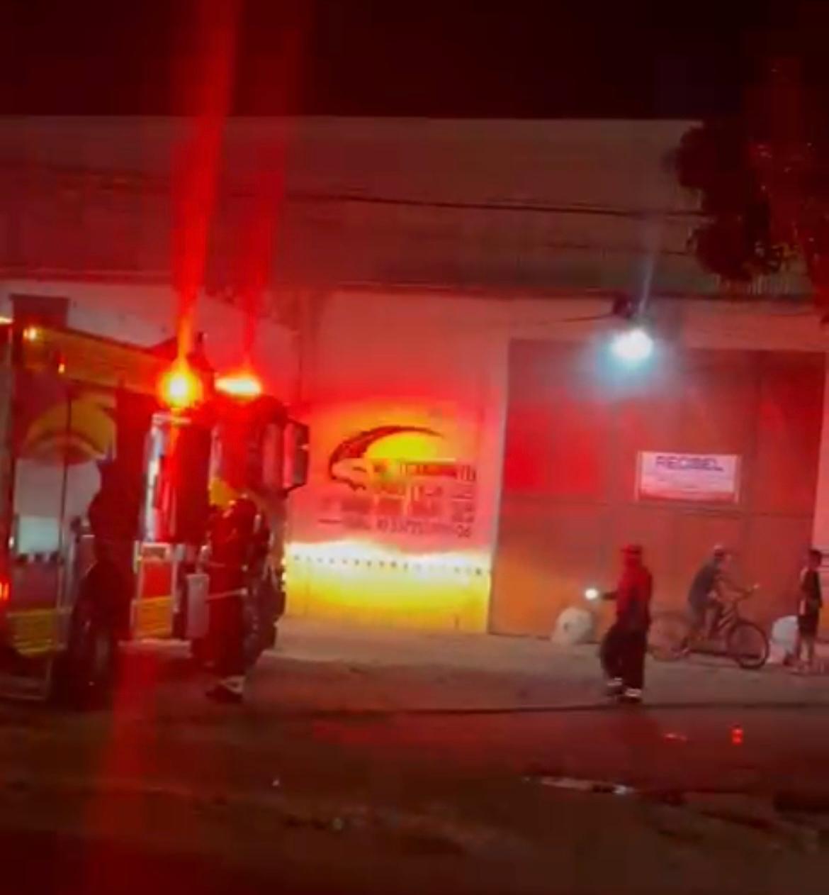 Imagem - Vídeo: princípio de incêndio é registrado no galpão de empresa em Ananindeua