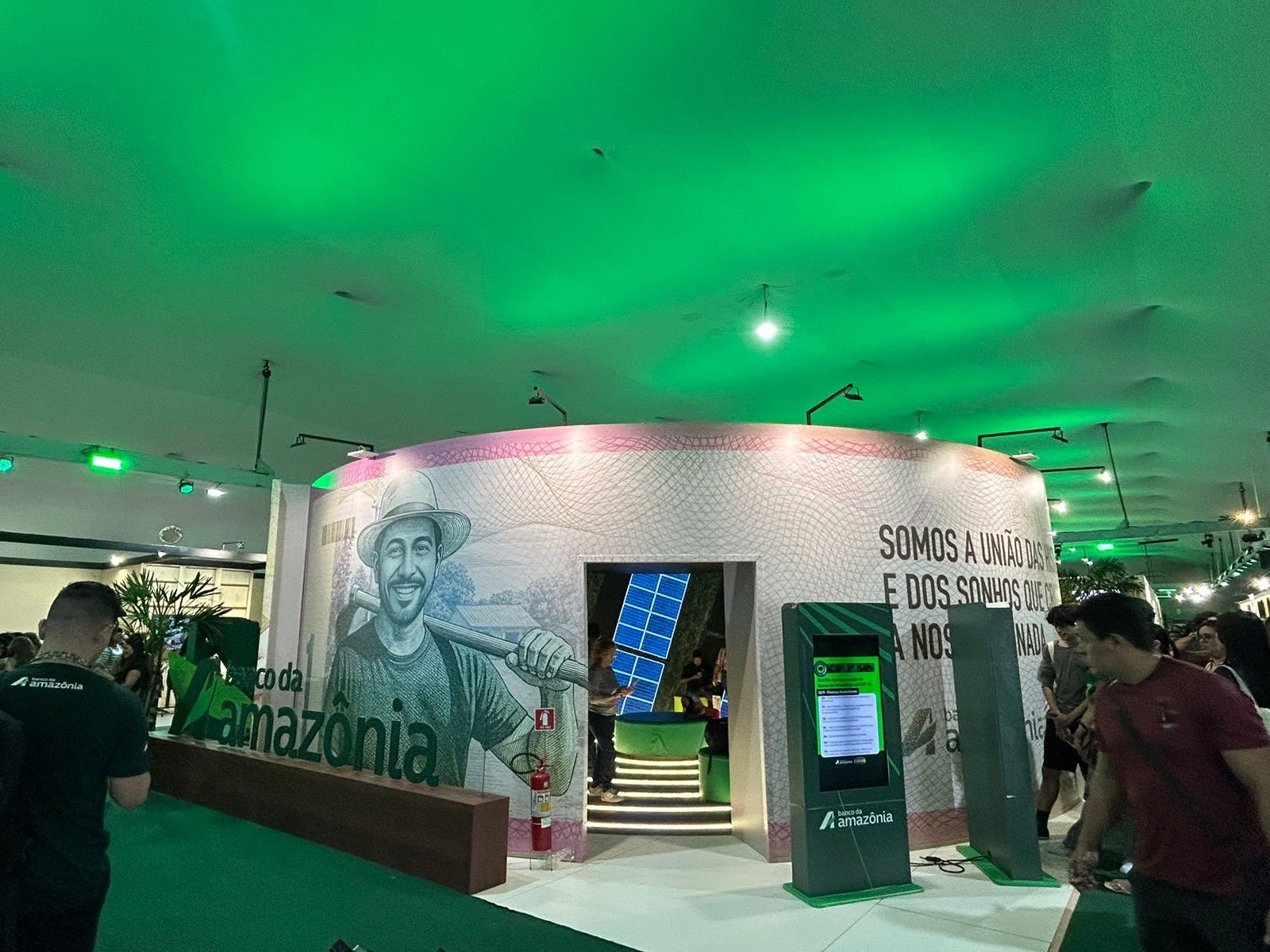 Finanças sustentáveis ganham destaque no pavilhão do Banco da Amazônia durante a COP30

