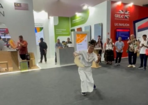 Imagem - Pavilhão da Malásia faz brincadeira com massa de pizza durante a COP30 em Belém