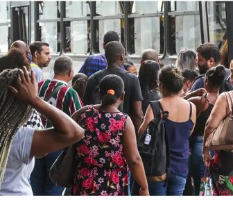 Imagem - Número de trabalhadores que procuram emprego há mais de 2 anos cai 17,8%, diz IBGE