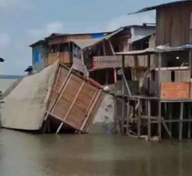 Imagem - Vídeo: casa desaba e atinge outras casas na Vila da Barca, em Belém