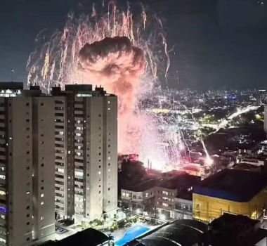 Imagem - Vídeo mostra clarão e rajadas de fogos cruzando avenida em São Paulo