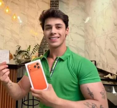 Imagem - Enfermeiro recebe iPhone de R$ 10 mil de paciente anônimo em Goiás