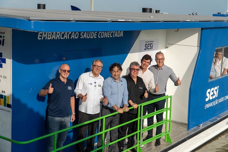 Embarcação leva atendimento de saúde aos ribeirinhos