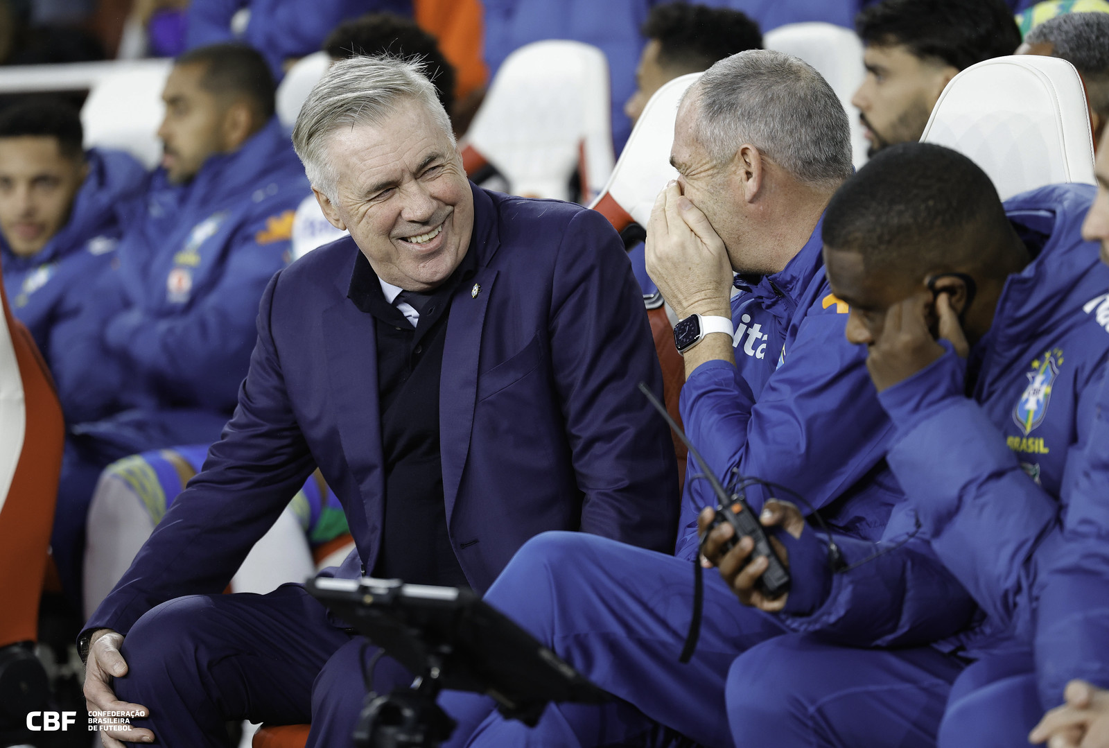 Carlo Ancelotti é só sorrisos após vitória do Brasil -