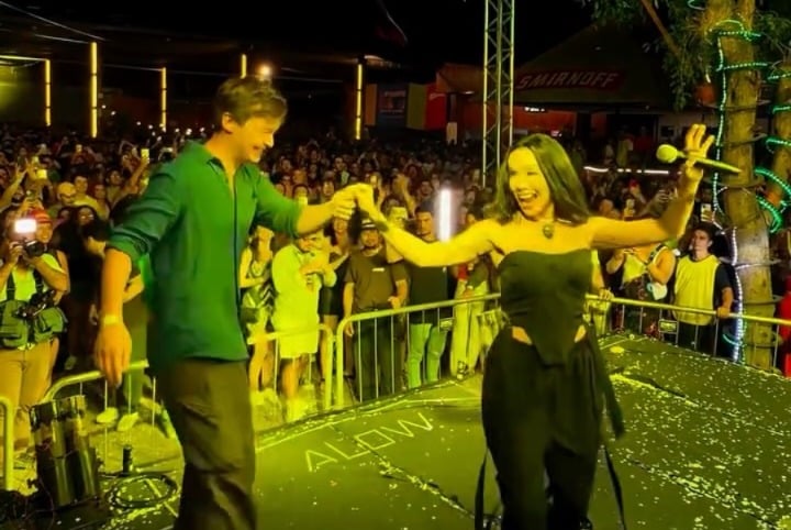 Imagem - Repórter da Globo dança 'agarradinho' com Viviane Batidão durante cobertura da COP30