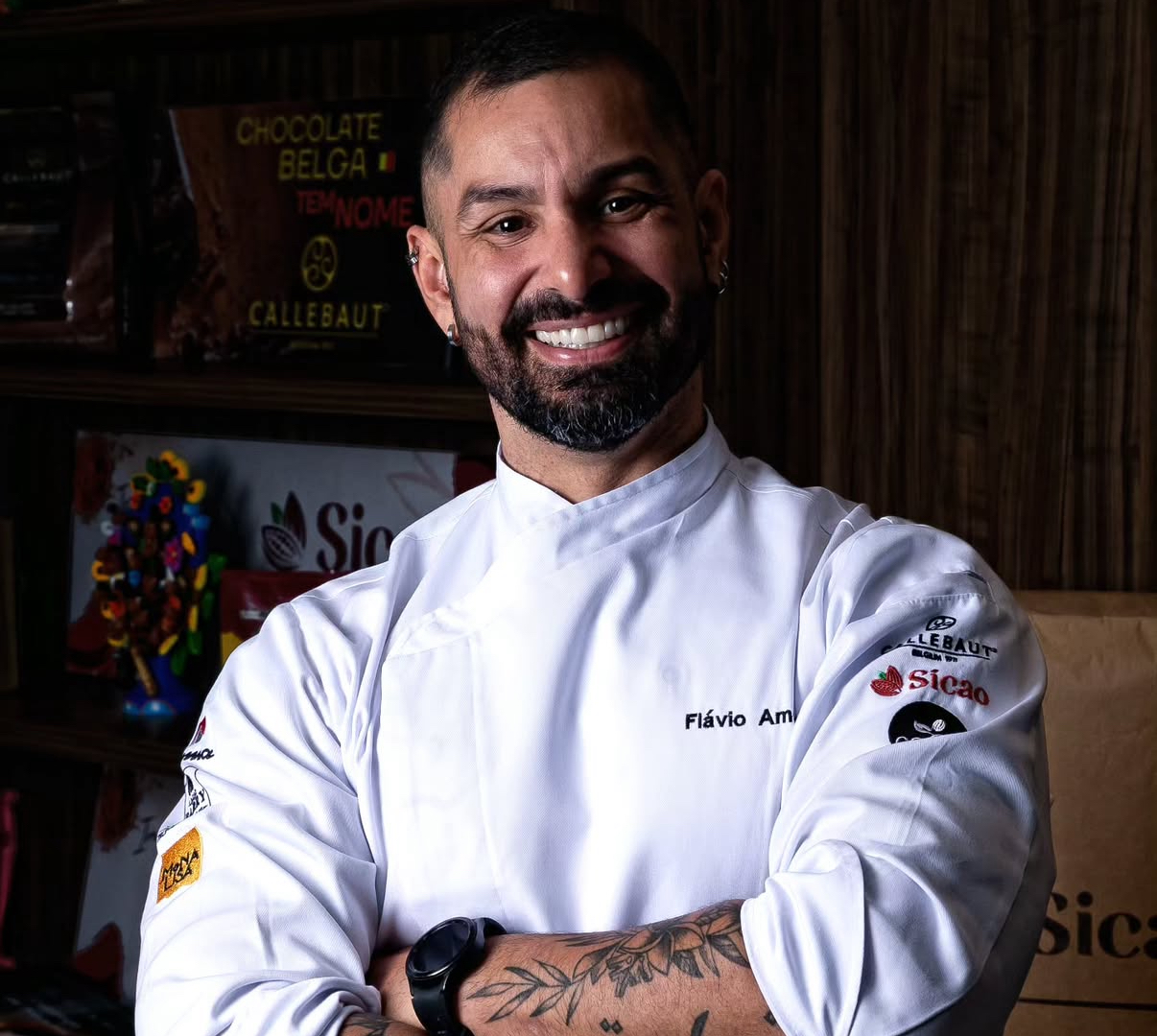 O confeiteiro e cake designer Flavio Amoedo, vice campeão do Bake Off, promete surpreender a comitiva belga, nessa terça-feira, com doces, utilizando produtos tipicamente de nossa região 