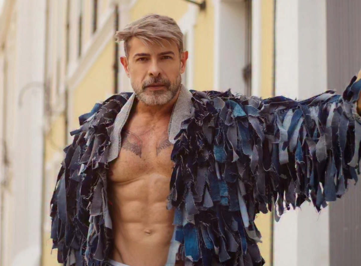 O modelo Mário Moraes Rego participa do projeto "Figurinos da Escola de Teatro e Dança da UFPa-ETDUFPA: Desfile e Exposições”