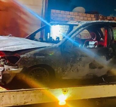 Imagem - Motorista incendeia o próprio carro após bater em muro e causar tumulto no Pará