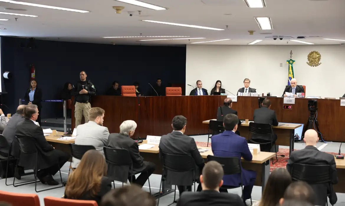 A Primeira Turma do Supremo Tribunal Federal (STF) rejeitou os recursos do ex-presidente Jair Bolsonaro.