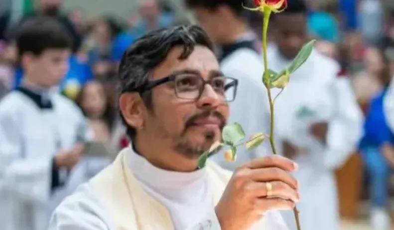 Alexsandro da Silva Lima, pároco da Paróquia Nossa Senhora Aparecida de Douradina, no Mato Grosso do Sul.