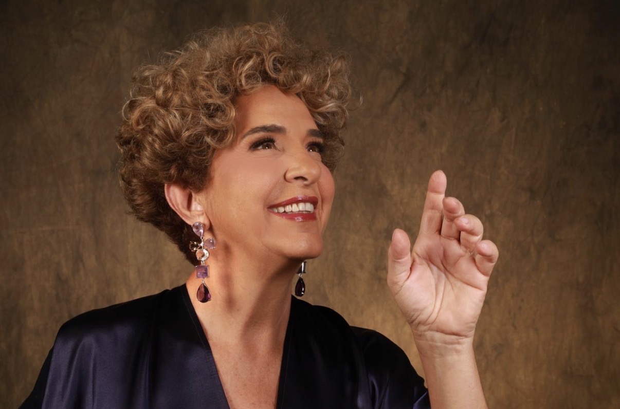 A cantora Sandra Dualibi se apresentará no palco da Jambu Arena, no Sesc Doca 