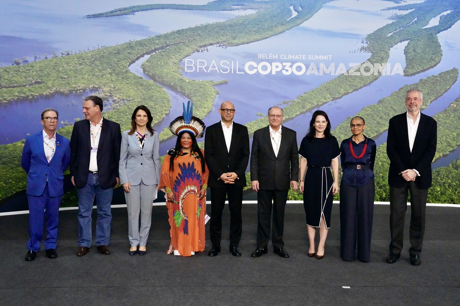 Lideranças internacionais e brasileiras deram início à fase política da COP30 nesta segunda-feira (17).