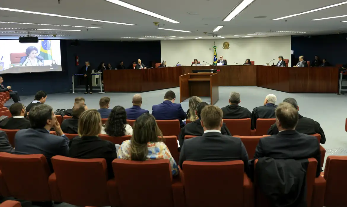 A Primeira Turma do Supremo Tribunal Federal (STF) retoma nesta terça-feira (18), o julgamento que pode condenar os dez réus do Núcleo 3 da trama golpista ocorrida durante o governo do ex-presidente Jair Bolsonaro.