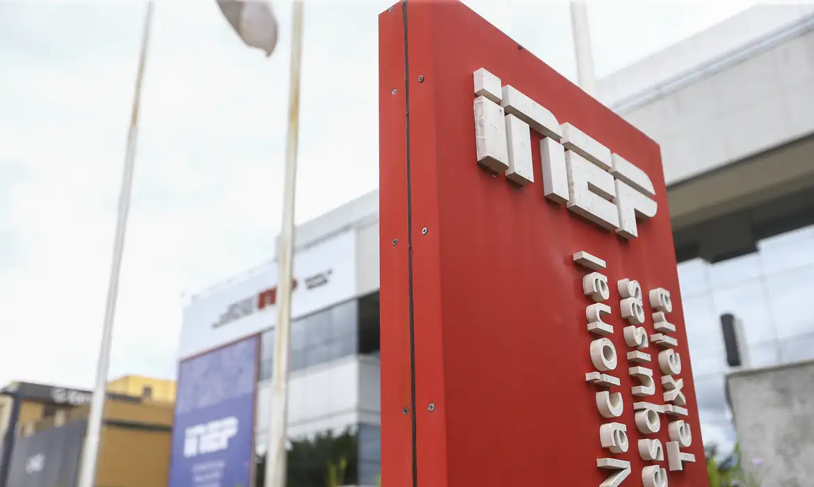 Três itens da prova foram cancelados depois que estudante divulgou conteúdos muito parecidos dias antes do exame