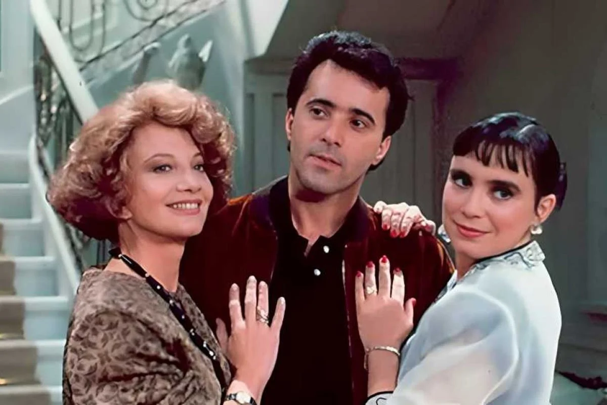 "Rainha da Sucata" dá aula de bom novelão em tempos de histórias superficiais.