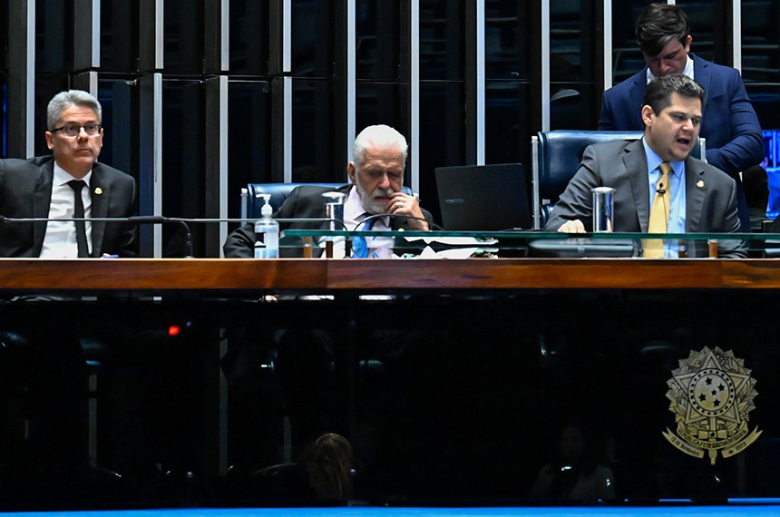 (Segundo Davi, a indicação de Alessandro é uma forma de evitar contaminação ideológica, proteger o projeto e defender os brasileiros.)