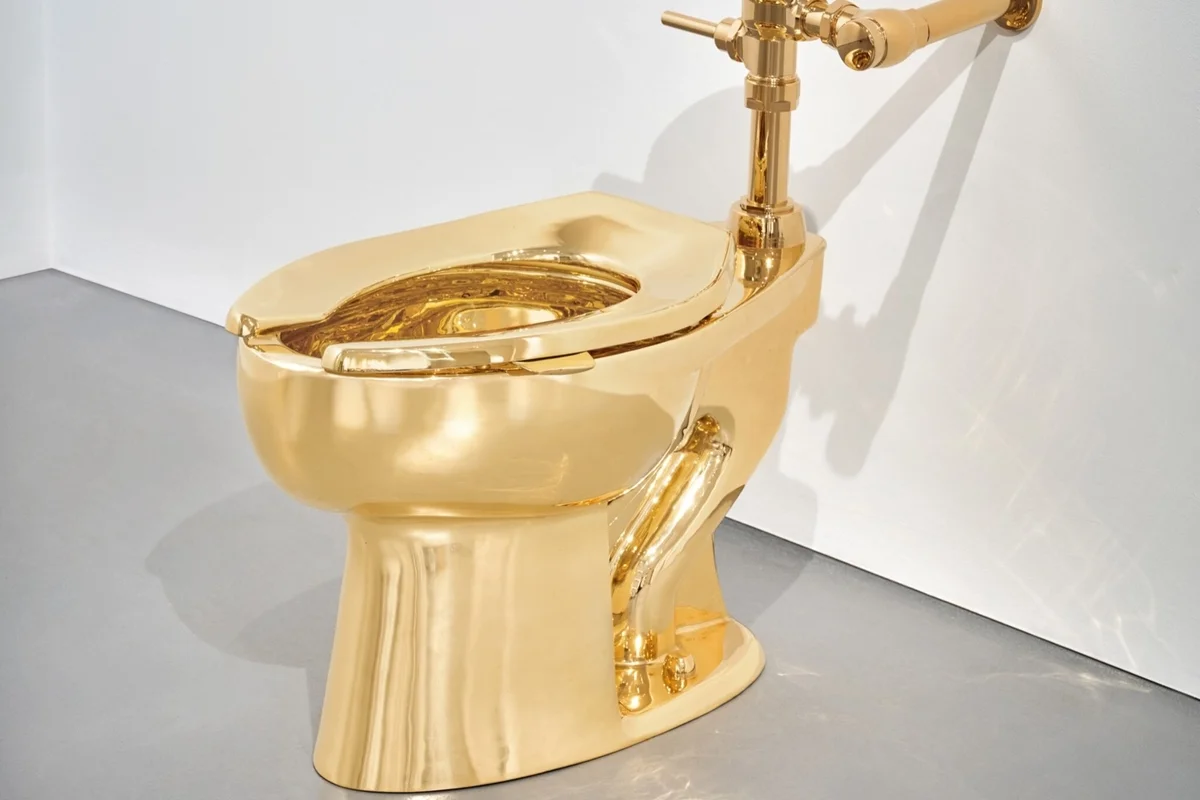 Imagem - Vaso sanitário de ouro impressiona ao ser arrematado por 64 milhões de reais