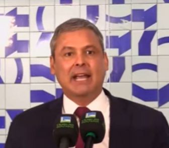 Imagem - Líder do PT questiona no STF e na Câmara saída de Ramagem do país