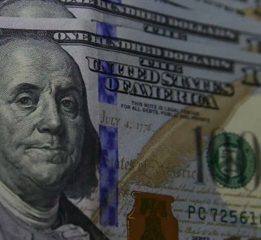 Imagem - Dólar supera R$ 5,40 em meio a ajustes externos e tensão política