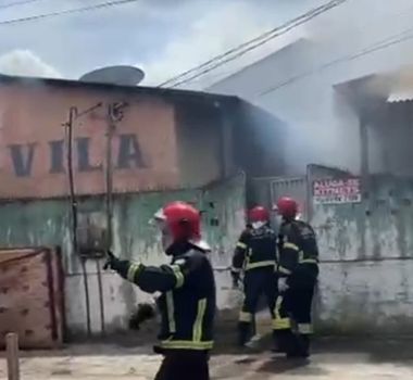 Imagem - Incêndio de grandes proporções atinge casas e animais domésticos morrem no Pará