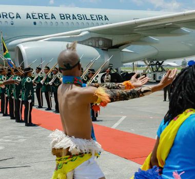 Imagem - Lula desembarca na África do Sul para participar da Cúpula do G20