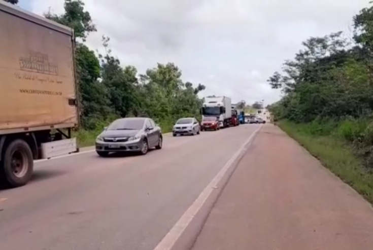 Alça Viária na altura do KM 32, congestionamento. 