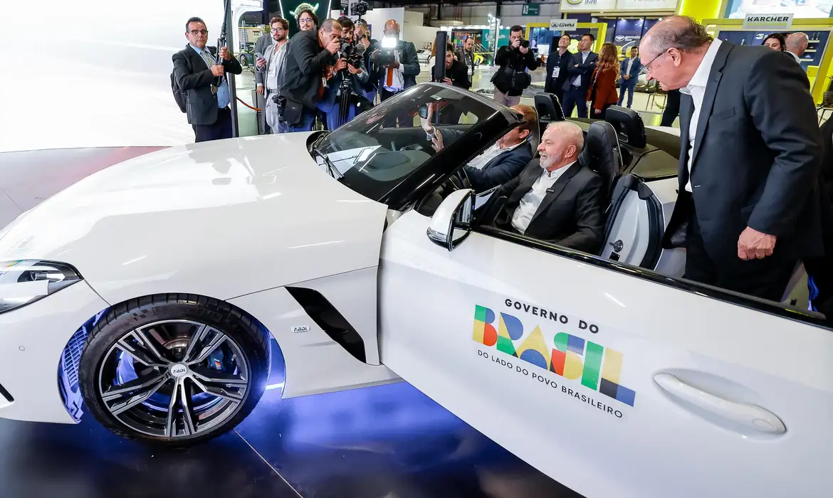 Imagem - Para Lula, retorno do Salão do Automóvel é retrato de um país competitivo