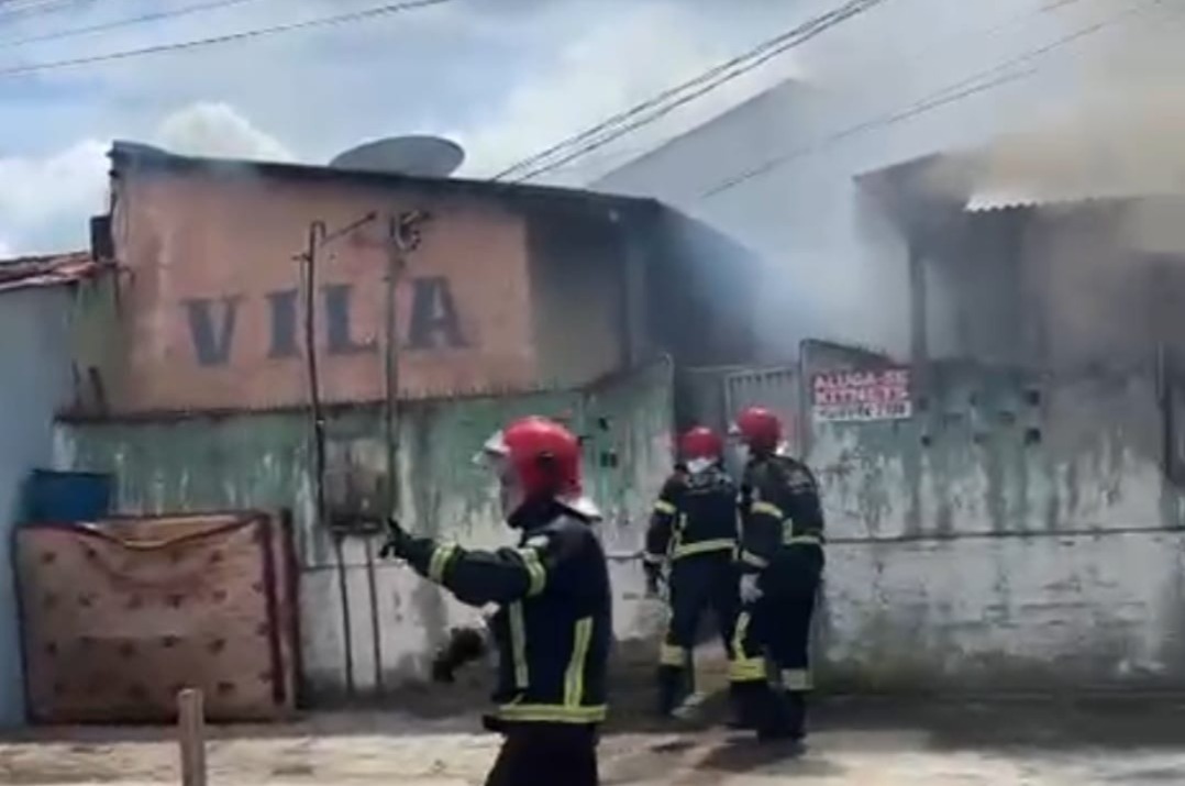 Incêndio atinge casas e mata animais em Altamira.
