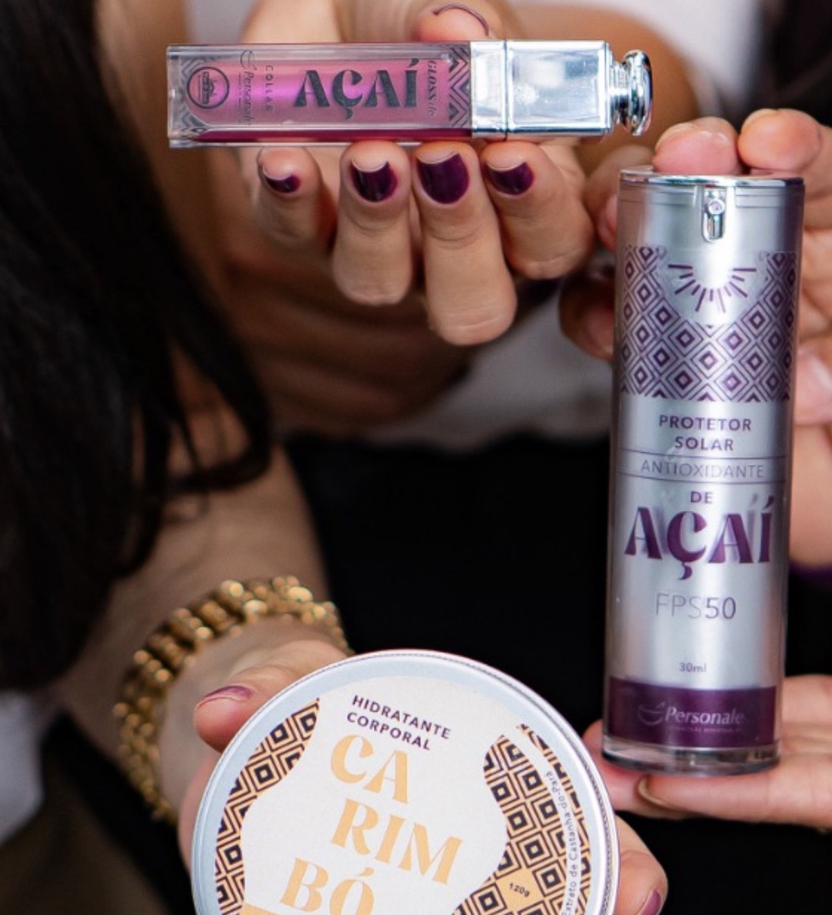 Gloss de Açaí (restô Ver o Açaí), Hidratante Carimbó (Sorveteria Ice Bode) e Protetor Solar, da Farmácia Personale  