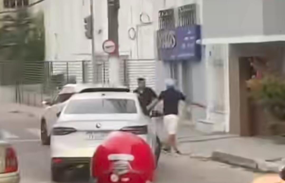 Imagem - Mulher é disputada por dois homens na saída de casa noturna em Belém