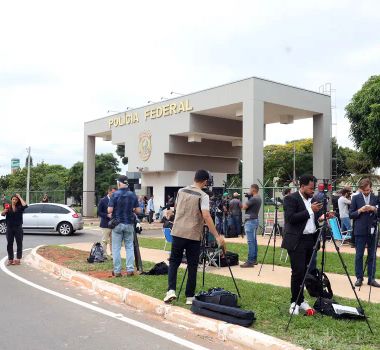 Imagem - Moraes autoriza Michelle e filhos de Bolsonaro a visitar o ex-presidente na Polícia Federal
